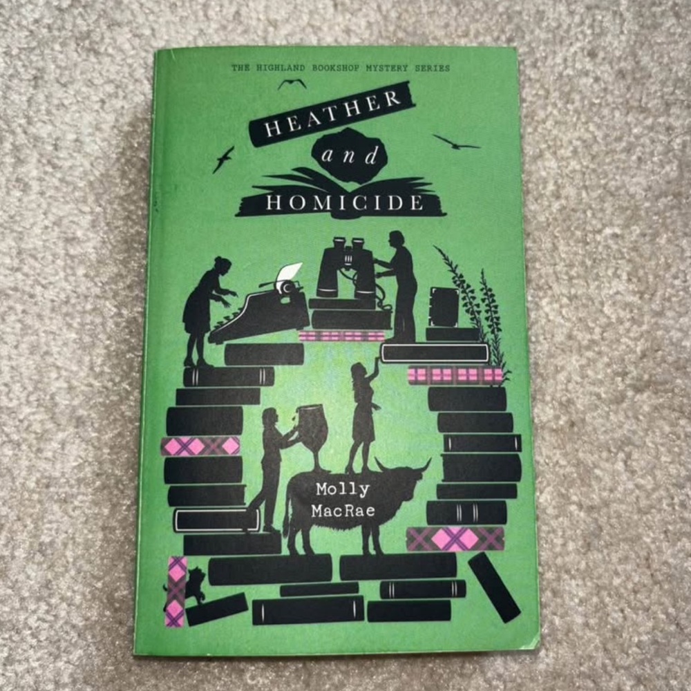 Heather and Homicide by Molly MacRae - Green Paperback